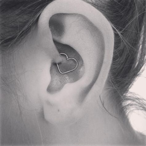 Daith Heart Piercing Daith Heart Jewelry, Heart Earings Piercings, Ear Heart Piercing, Daith Piercing Aesthetic, Ear Piercings Heart, Ear Piercing Ideas Daith, Piercing Ideas Daith, Ear Piercing Daith, Ear Piercings Daith