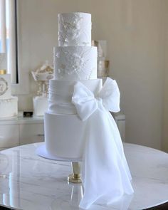 Amazing Wedding Cake Designers We Totally Love ★ wedding cake designers tall white with bow iconic.cake Logo Doce, Bow Wedding Cakes, Winter Torte, Butterfly Wedding Cake, Wedding Cake Options, Fancy Wedding Cakes, Perfect Wedding Cake, Creative Wedding Cakes, Bow Cakes