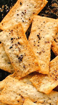 Crispy Flatbread Recipes, Flatbread Crackers Recipe, Flatbread Crisps, Quick Snacks Easy, Flatbread Crackers, Savory Cookies, Snack Quick, Homemade Crackers Recipe, Crispy Flatbread