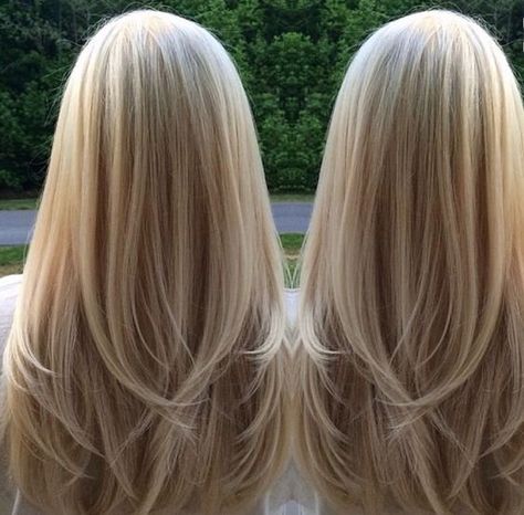 Straight, Sandy Blonde Hair with Layers Sandy Blonde Hair, Blonde Layered Hair, Haircuts For Long Hair With Layers, 일본 패션, Layered Hairstyles, Sandy Blonde, Vlasové Trendy, Long Layered Haircuts, Blonde Hair Inspiration