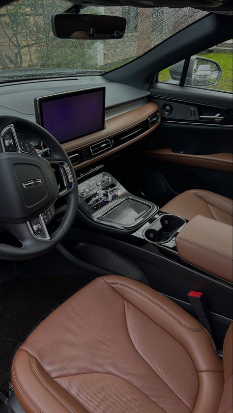 Brown car interior, instagram, aesthetic, lincoln, car, clean Black Car Brown Interior, Brown Leather Seats Car, Brown Car Seats, Black And Brown Car Interior, Elegant Car Interior, Brown Car Interior Aesthetic, Brown Car Interior Decor, Lincoln Car Aesthetic, Brown Leather Interior Car