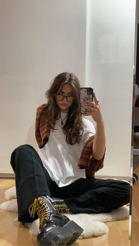 Jadon Max Outfit, Glasses Aesthetic Outfit, Jadon Max Outfits, Glasses Outfit Aesthetic, Thrifted Rings, Mirror Outfit Pics, Grunge Glasses, Grunge Jumper, Jadon Max