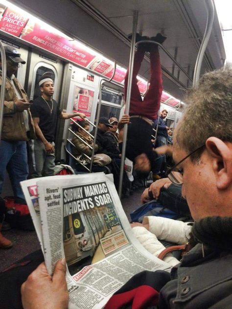 Subway maniac incidents soar Nyc Subway, Crazy People, Public Transport, Meme Pictures, New Yorker, Everyone Else, Funny Photos, Other People, Transportation