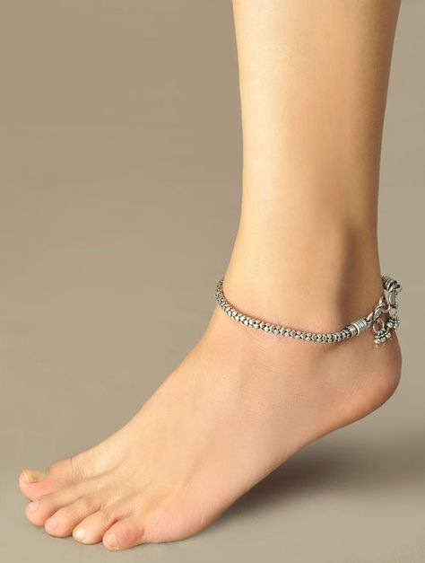 Anklet Painjan Designs Silver Simple, Jhanjra Design Silver, Silver Kada Women Leg, Simple Payal Designs Silver, Anklets Indian Silver Simple, Anklets Indian Silver, Indian Payal, Payal Designs Silver, Silver Anklets Designs