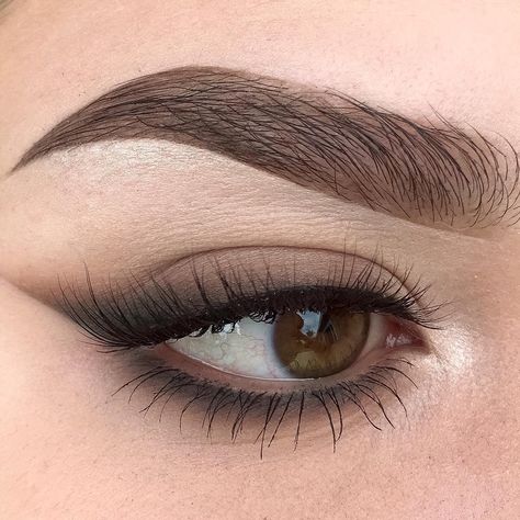 Smoked Liner, Trucco Smokey Eye, Eyeliner Smokey, Eyeliner Aesthetic, Smokey Cat Eye, Eyeliner Designs, Eyeliner Hacks, Smokey Eyeliner, Perfect Eyeliner