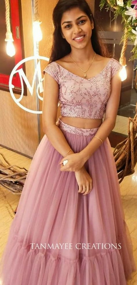 Crop Tops Outfits Indian, Stylish Crop Top Lehenga, Croptops With Sarees, Simple Stiched Lehenga, Crop Tops For Lehenga Indian Weddings, Lehenga Top Neck Designs, Crop Top Stiching Models, Trendy Simple Lehangas, Simple Half Sarees Latest Designs