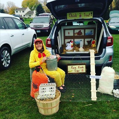 Last minute trunk or treat idea. Most of us probably have everything needed to complete this project! Diy Baby Halloween Costumes, Trunker Treat Ideas, Chicken Halloween, Trunk Or Treat Ideas, Chicken Treats, Harvest Party, Treat Ideas, Trunk Or Treat, Farm Theme