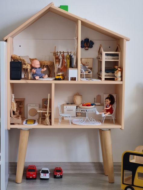 Ikea Flisat Dollhouse, Flisat Dollhouse, Dollhouse Shelf, Ikea Dollhouse, Ikea Flisat, Modern Dollhouse Furniture, Ikea Shelves, Doll House Plans, Dolls House Interiors