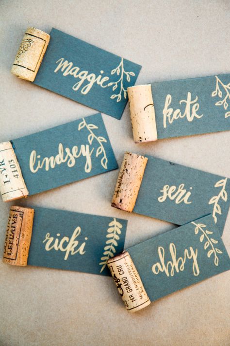 Wedding Name Place Cards Wine Cork, Cork Wedding Ideas, Wedding Place Card Holders, Wedding Name Place Cards, Wine Cork Wedding, Easy Diy Thanksgiving, Cork Wedding, Diy Place Cards, Diy Cork