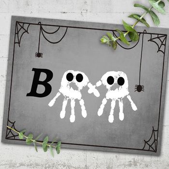 Halloween Baby Crafts Hand Prints, Halloween Kids Painting Ideas, Halloween Art Toddlers Easy, Baby Paint Pumpkin, Halloween Paint Ideas For Kids, Ghost Footprint Art, Diy Halloween Baby Crafts, Diy Toddler Halloween Crafts, Boo Handprint Craft