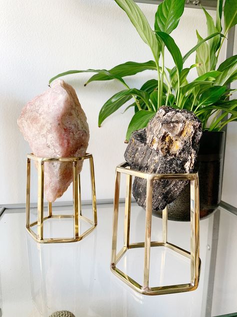 New design for your crystals and spheres.  Defy gravity and use this brass to suspend your favorite crystal.  The brass hexagonal pedestal will add a chic and modern touch to your display shelf and height to your favorite crystals.  It can also be used to air-plants.  The hexagonal tower is slightly wider at the base and narrows towards the top. **Crystal and plant not included** The display stand is made of brass.  Please note that this item is handmade (not mass produced by machines), so there Rock Display, Home Decor Minimal, Crystal Stand, Brass Home Decor, Display Tower, Geometric Candles, Decor Minimal, Crystal Holder, Stand Display