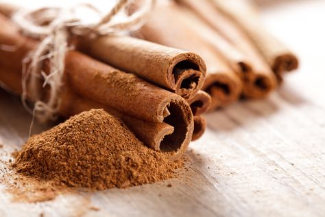 The Benefits Of Cinnamon For Men Fedtforbrændende Mad, Body Wrapping, Diet Hacks, Cinnamon Health Benefits, Cinnamon Benefits, Easy Cinnamon, Lower Blood Sugar, Fat Burning Foods, Alzheimers