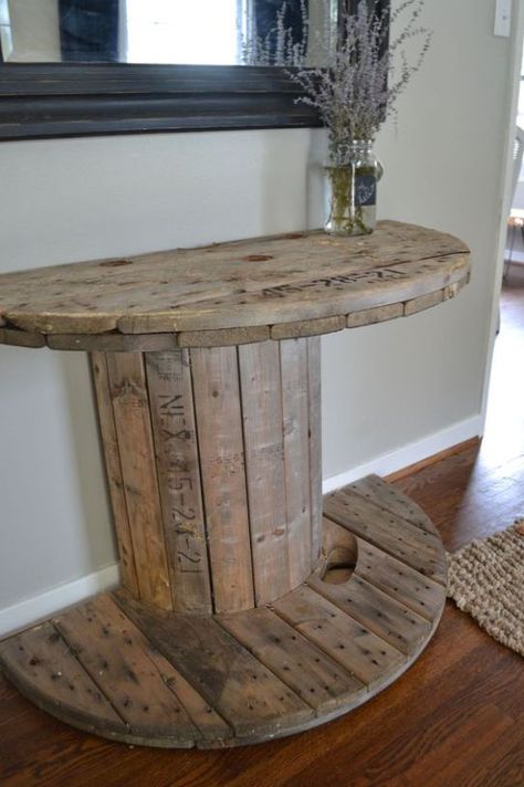 11 Spool Tables, Diy Casa, Wooden Projects, Diy Farmhouse Decor, Into The Woods, Crafting Ideas, Pallet Furniture, Rustic Diy, Decor Rustic