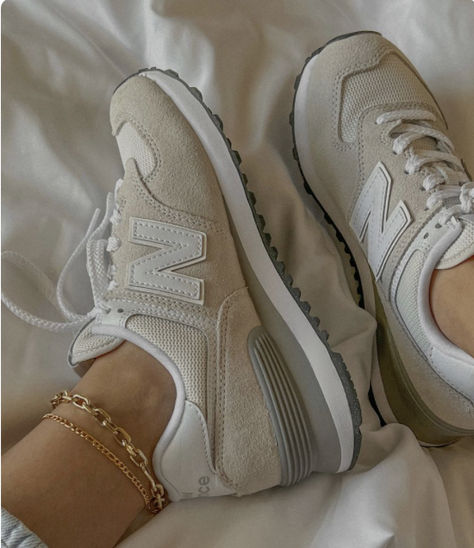 The New Balance core sneakers for women are an everyday go to shoe! Stylish and trendy makes any outfit from casual to going out. Its cushioning combines lightweight foam with a durable all-day support. Overall the cutest shoes to add to your staple of clothing🤩 Pink Jordans 4s, Jordans 4s, Nb Shoes, Pink Jordans, Staple Shoes, Boty Nike, New Balance Outfit, Neutral Shoes, Cute Sneakers