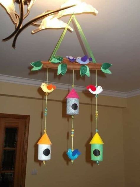 Spring Mobile Crafts For Kids, Oppgaver For Barn, Paper Craft Greeting Cards, Bird Mobile, Paper Craft Ideas, Hand Crafts For Kids, Wall Hanging Crafts, Paper Roll Crafts, Bird Crafts