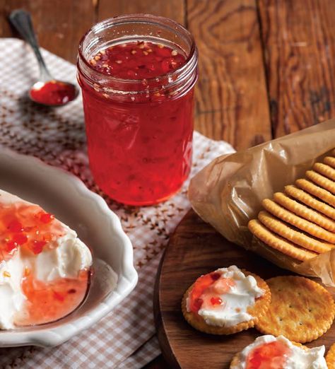 This Muscadine Pepper Jelly is the perfect combination of sweet, spicy, and tart. Muscidime Jelly, Muscadine Pepper Jelly Recipe, Muscadine Recipe, Muscadine Jelly, Pickles Canning, Pepper Jelly Recipes, Hot Pepper Jelly, Grape Recipes, Homemade Jelly