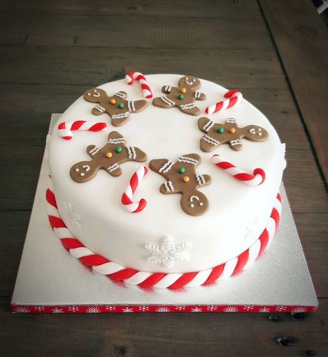 Gingerbread Christmas Cake Decoration, Gingerbread Man Cake Ideas, Gingerbread Man Birthday Cake, Xmas Cakes, Christmas Bakes, Christmas Cakes Easy, Cakes Easy, Christmas Themed Cake, Frosting Recipes Easy