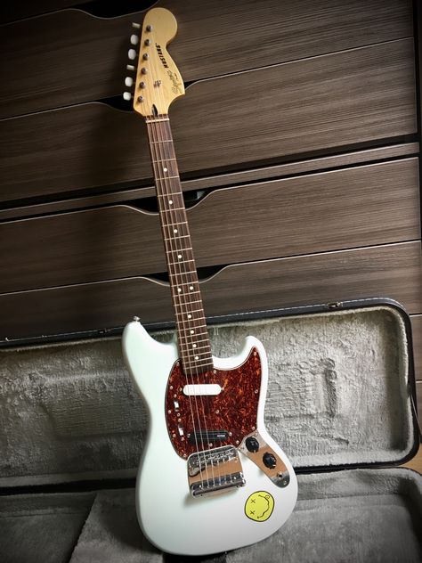 Squier Bass Guitar, Squier Mustang, Fender Mustang Guitar, Noir Poster, Guitar Projects, Mustang Guitar, Fender Mustang, Guitar Obsession, Fender Squier