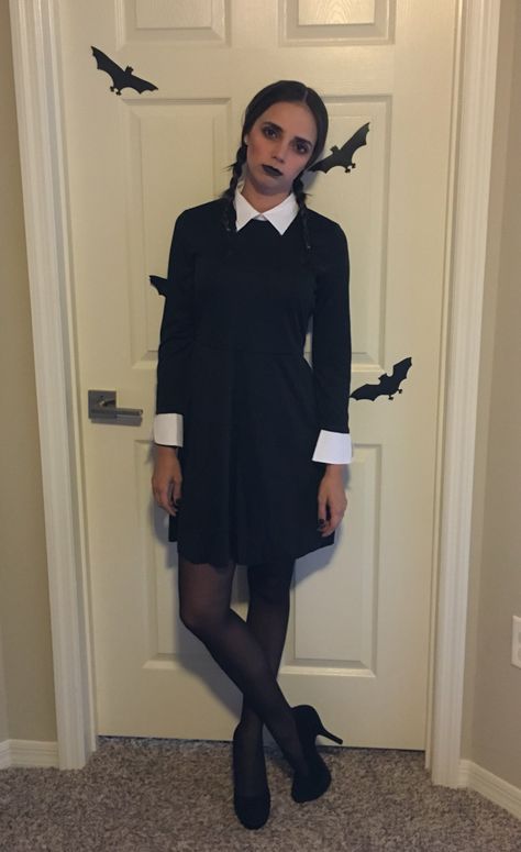 Wendy Addams Costume, Addams Family Wednesday Costume, Wednesday Adam Costume Diy, Wednesday Addams Short Hair, Wednesday Addams Halloween Costume Women, Wendy Adams Halloween Costume, Adams Family Wednesday Costume, Wednesday Addams Full Body Picture, Wensday Adam Costume