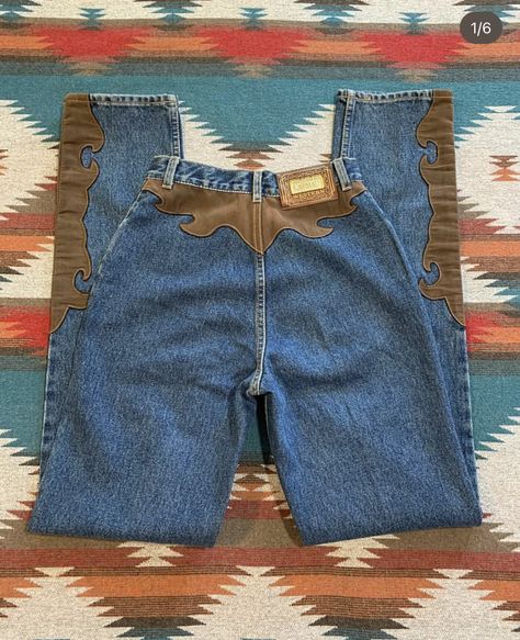 Western 80's Fashion, Western Punk Aesthetic, 70s Fashion Western, Bottons Ideas Clothes, Yallternative Fashion, Vintage Western Aesthetic Outfits, 70s Western Fashion, Vintage Cowgirl Outfits, 70s Country