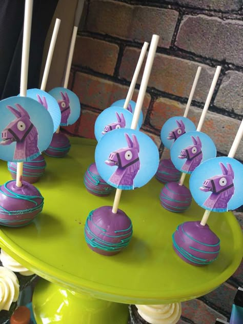 Fortnite Dessert Ideas, Fortnite Birthday Party Balloons, Fortnite Birthday Food Ideas, Fort Night Party Ideas, Fortnite Bday Party Ideas, Fortnite Candy Table Ideas, Fortnite Birthday Party Ideas Games, Fortnite Birthday Decor, Fortnite Party Snacks