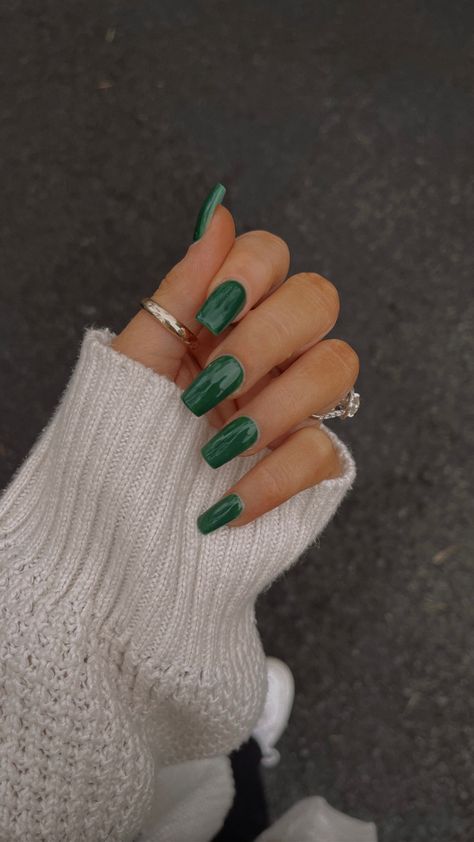 Coffin Green Acrylic Nails, Forest Green Coffin Acrylic Nails, Forest Green Nails Coffin, Green Nail Designs Coffin, Forest Green Nails Acrylic, Forest Green Nail Designs, Forest Green Nails, Bright Green Nails, Gell Nails