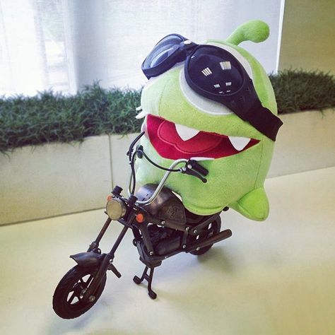 Om Nom is ready to hit the road this weekend in search of candy! Where should he go? Cut the Rope: Time Travel * iPhone or iPod touch: http://itunes.apple.com/app/id608899141 * iPad:  http://itunes.apple.com/app/id608901634 * Google Play: http://play.google.com/store/apps/details?id=com.zeptolab.timetravel.paid.google #cuttherope #omnom #cute #green #little #monster #love #yummy #candy #sweets #playing #play #mobile #game #games #phone #fun #happy #funny #face #eyes #smile #nice #aww #love #ipho Eyes Smile, Play Mobile, Happy Funny, Funny Face, Mobile Game, Om Nom