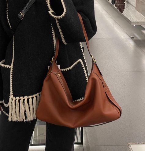 Hobo Bag Street Style, Celine Bag Outfit, Bag Street Style, Instagram Paris, Bag Outfit, November 13, Celine Bag, New Bag, Hobo Bag