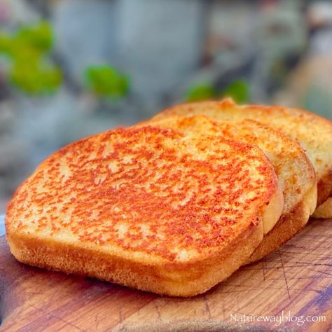 How To Make The Copycat Sizzler Parmesan Cheese Toast - Nature Way Copycat Sizzler Cheese Toast, Sizzler Toast Recipe, Sizzler Bread, Sizzler Cheese Toast, Air Fryer Dinners, Biscuits Homemade, Cheese Toast Recipe, Lunch Foods, Savory Breads