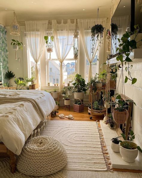 Boho bedroom with plants 2