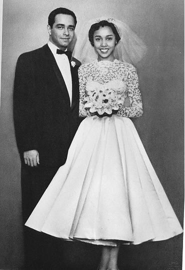 Diahann Carroll and Monte Kay married in 1956 Vintage Wedding Dress 1950s, 1950s Wedding Dress, Diahann Carroll, 1950s Wedding, Vestidos Retro, African American Weddings, Vintage Wedding Photos, Vintage Black Glamour, Wedding Gowns Vintage