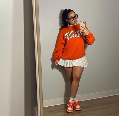 Outfit With Orange Dunks, Pink Collared Shirt Outfit, Orange Outfit Black Women, Preppy Outfits Black Women, Fall Graduation Outfit, Fall Outfits Girly, Pleated Skirt Outfit Black Women, Plus Size Graduation Outfit, Sweatshirt And Skirt Outfit