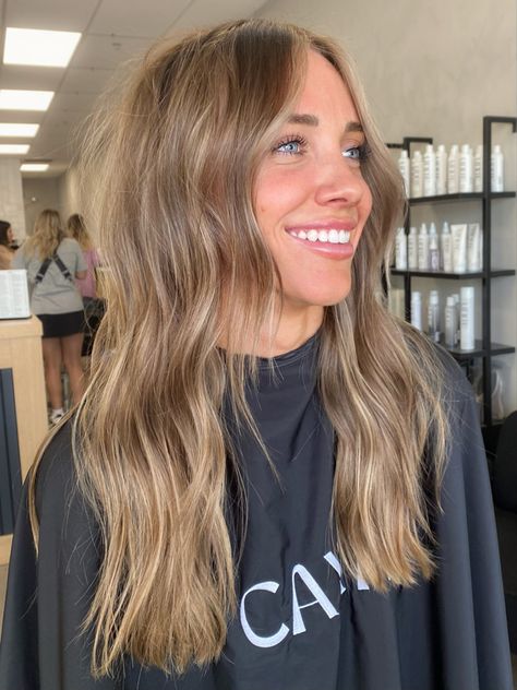 Light Brown Into Blonde Balayage, Brown And Blonde Foils, Rick Brown Hair Color, Brunette Hair Inspo Highlights, Brown Blonde Fall Hair, Cowgirl Brown Hair, Hair Colors That Make Blue Eyes Pop, Fall Hair Inspo Color, Slight Layers Medium Hair