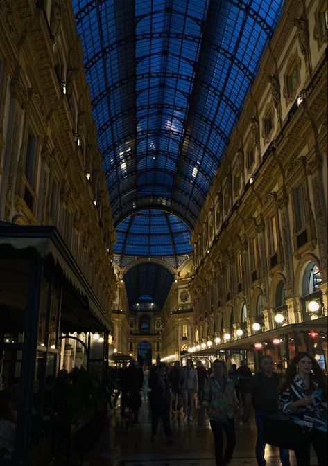 Milan Italy Nightlife, Milan At Night Aesthetic, Dark Europe Aesthetic, Italian Night Aesthetic, Milan At Night, Italy At Night Aesthetic, Milan Aesthetic Night, Dark Italian Aesthetic, Italy Aesthetic Dark