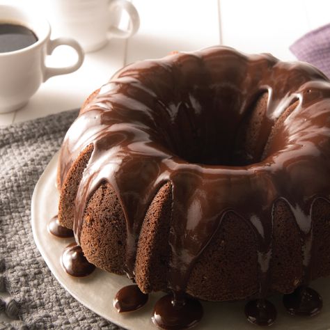 Triple Chocolate Bundt Cake | Ready Set Eat Bundt Cake Glaze, Chocolate Glaze Recipes, Glaze For Cake, Chocolate Zucchini Cake, Chocolate Bundt, Chocolate Pound Cake, Sour Cream Pound Cake, Cake Frosting Recipe, Sour Cream Cake