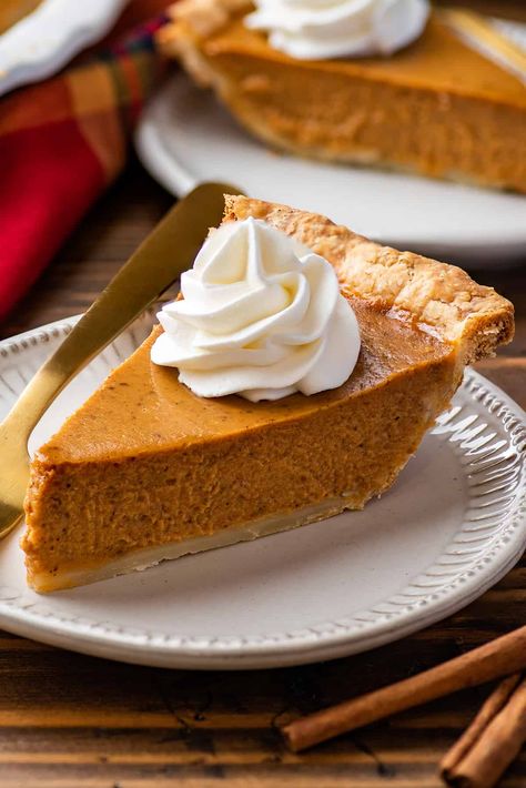 My Favorite Pumpkin Pie - Baking Mischief Pumpkin Pie Crust Recipe, Pumpkin Pie From Scratch, Vegan Pumpkin Pie Recipe, Flaky Pie Crust Recipe, No Bake Pumpkin Pie, Best Pumpkin Pie, Vegan Pumpkin Pie, Pumpkin Pie Bars, Frozen Pie