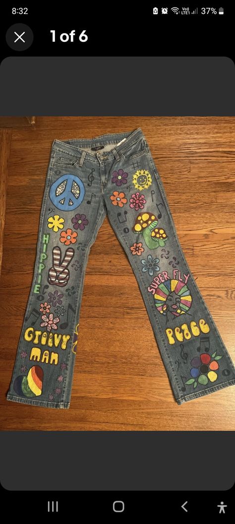 Diy Adult Halloween Costumes, Painted Overalls, Denim Painting, Thrift Flip Ideas, Denim Paint, Senior Jeans, Recycled Stuff, Hippie Jeans, Jeans Ideas