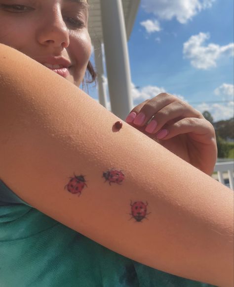 Coastal Tattoos, Ladybird Tattoo, Mode Zendaya, Henne Tattoo, Ladybug Tattoo, Lady Bug Tattoo, Funky Tattoos, Bug Tattoo, Summer Tattoo