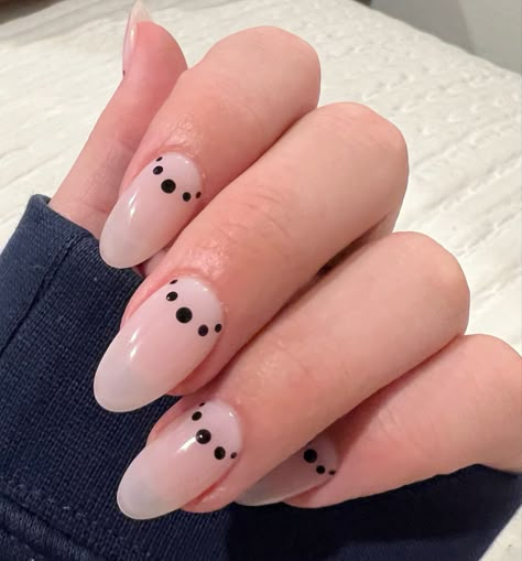 Polka dotsGel XNail Design French Accent Nail Designs, Short Dot Nail Designs, Simple Dot Design Nails, Dot Tip Nails, Easy Nail Dot Designs, Nail Design Geometric, Dot Designs On Nails, Nail Design Dots Simple, How To Do Polka Dot Nails