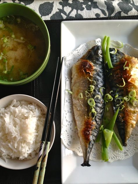 Korean Mackerel Recipe, Baked Mackerel, Grilled Mackerel, Sardine Recipes, Mackerel Recipes, Broiled Fish, Homemade Dinner, Japanese Dishes, Asian Cooking