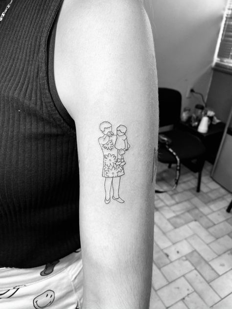 #tattoo #phototattoo #outline #blackline #aesthetic #artist #tattooideas #tatuajes Outline People Tattoo, Photo Outline Tattoo, Outline Tattoo, Family Tattoo, Family Tattoos, Tattoo Outline, Tattoo Inspo, Geometric Tattoo, Tattoo Ideas