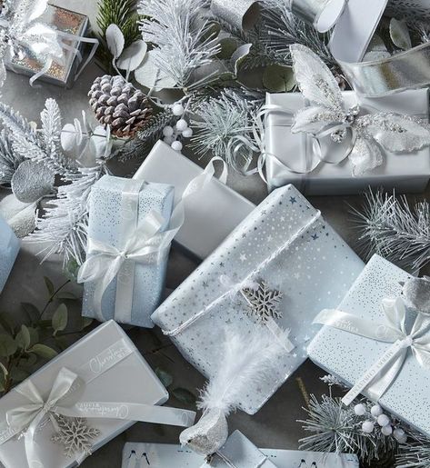 Silver Christmas Wrapping, White And Silver Christmas Decorations, Creative Wrapping Ideas, White And Silver Christmas, Lake Home Decor, Creative Wrapping, Elegant Gift Wrapping, Silver Christmas Decorations, Silver Wrapping Paper