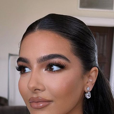 Glam Makeup Brown Eyes, Classy Makeup Looks, Makeup Look Wedding, Bride Makeup Brown Eyes, Brown Girl Makeup, Simple Makeup Look, Makeup Brown, Make Up Bride, Bridesmaids Makeup