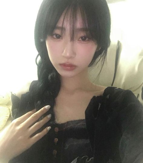 Ulzzang Hair, Asian Makeup Looks, Korean Face, Friend Poses Photography, Cute Makeup Looks, Girls World, Asian Makeup, Pretty Selfies, Selfie Poses