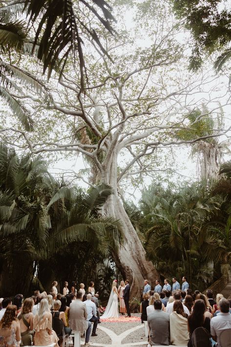 Florals: Flora Amor Mexico Planner: Vida Bonita Events Photo PBicharaPhoto Sayulita Wedding, Wedding Planning, Floral, Mexico