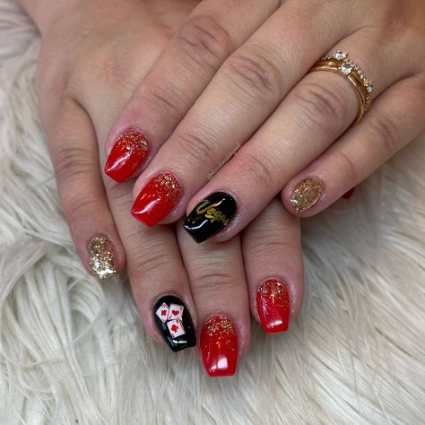 Simple and fun nails for vegas! Red with gold glitter. Las Vegas Manicure Ideas, Las Vegas Nails Ideas Glitter Sparkle, Vegas Gel Nails, Las Vegas Nail Designs, Nails For Las Vegas, Las Vegas Nails Ideas Glitter, Vegas Themed Nails, Vegas Nails Ideas Sparkle, Nails For Vegas Trip