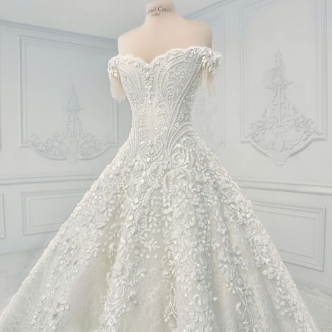 “MARIAN RIVERA wedding dress is made of Solstiss French lace with French paillette, minute Swarovski pearls, chalkwhite Searovski crystals and studded with…” Marian Rivera Wedding Gown, Princess Style Wedding Dresses, Marian Rivera, Filipino Wedding, Michael Cinco, Gown Inspiration, Princess Wedding Dress, Custom Wedding Dress, Gorgeous Wedding Dress