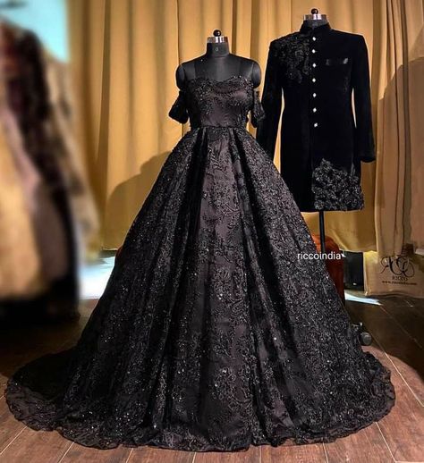 Gawon Design For Wedding India, Black Reception Lehenga, Black Walima Bridal Dress, Black Gown Indian Wedding Dresses, Black Indian Wedding Dress, Black Bridal Lehenga, Indian Wedding Reception Outfits, Wedding Matching Outfits, Breakage Hair