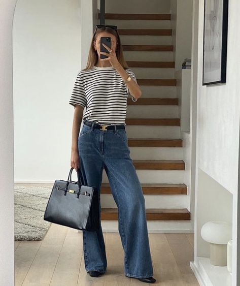 Women's Casual Shirt Outfit Ideas in 2023 Striped Tee Shirt Outfit, Casual Shirt Outfit, Basic Tshirt Outfit, Striped Tshirt Outfits, Stripe Tee Outfit, Striped Blouse Outfit, Casual Shirts Outfit, Striped Top Outfit, Shirt Outfit Ideas