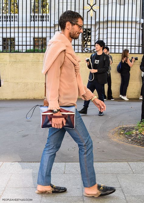 Simone Marchetti, fashion editor Repubblica.it, Gucci Kangaroo-Fur-Lined Slippers #streetstyle #Paris #pfw by peopleandstyles.com Gucci Fur Loafers, Simone Marchetti, Men Slippers Fashion, Tomgirl Outfits, Italian Fashion Street, Western Outfits Men, Gucci Loafers, Fashion Idol, Best Mens Fashion